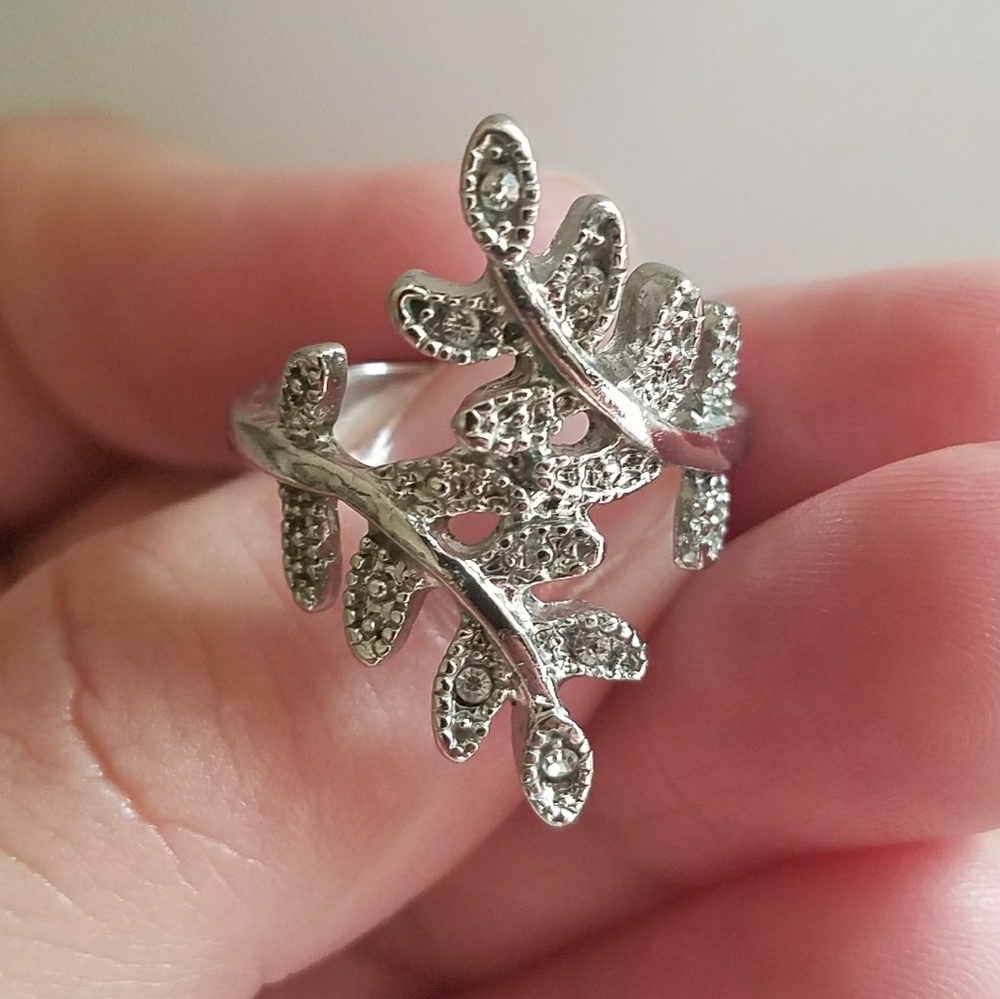 Silver leaf ring - Picture 2 of 3